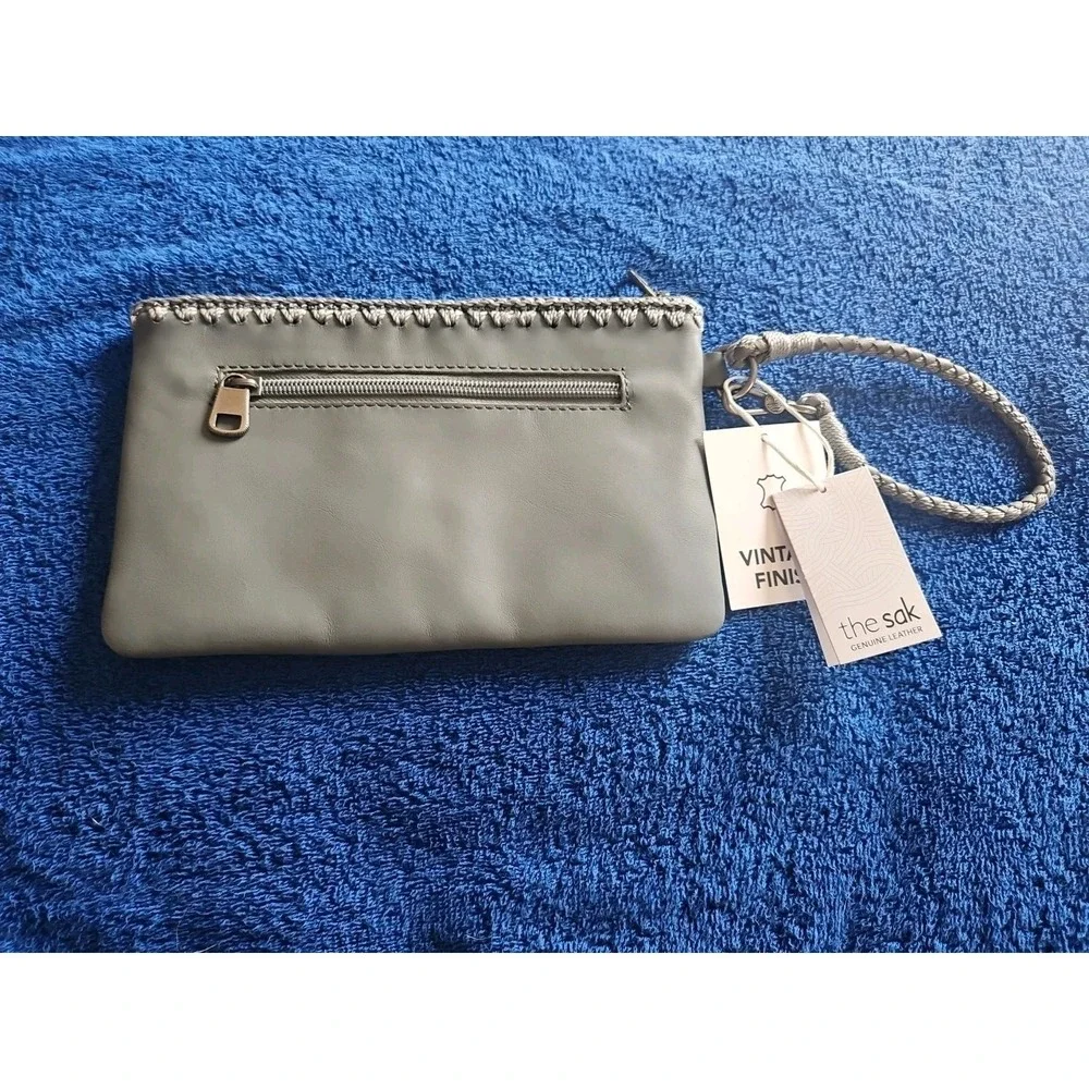 The Sak Gray Leather Wristlet Wallet Has Fun Stitching‎ Details NEW